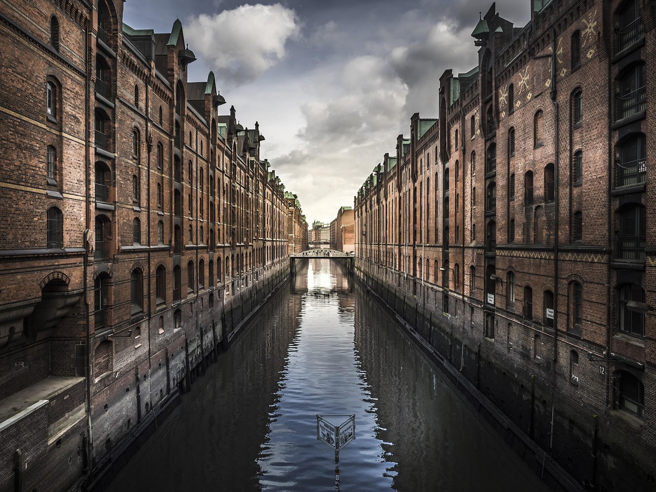 city, buildings, river, nature, symmetry, houses, reflection, water, idyllic, urban, waterway, canal, hdr, elbe, speicherstadt, elster, hamburg, hanseatic city, germany
